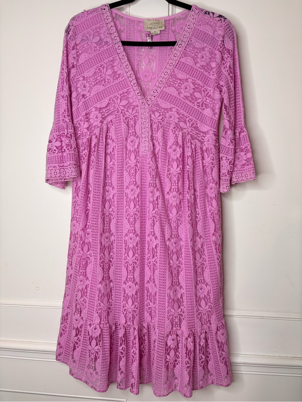 Astrid Lace V-Neck Midi Dress in pink Lavender